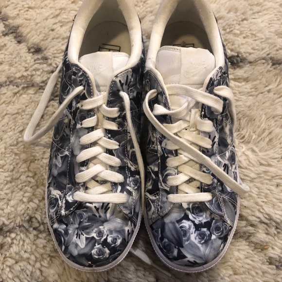 Nike Stan Smith tennis shoes in floral pattern